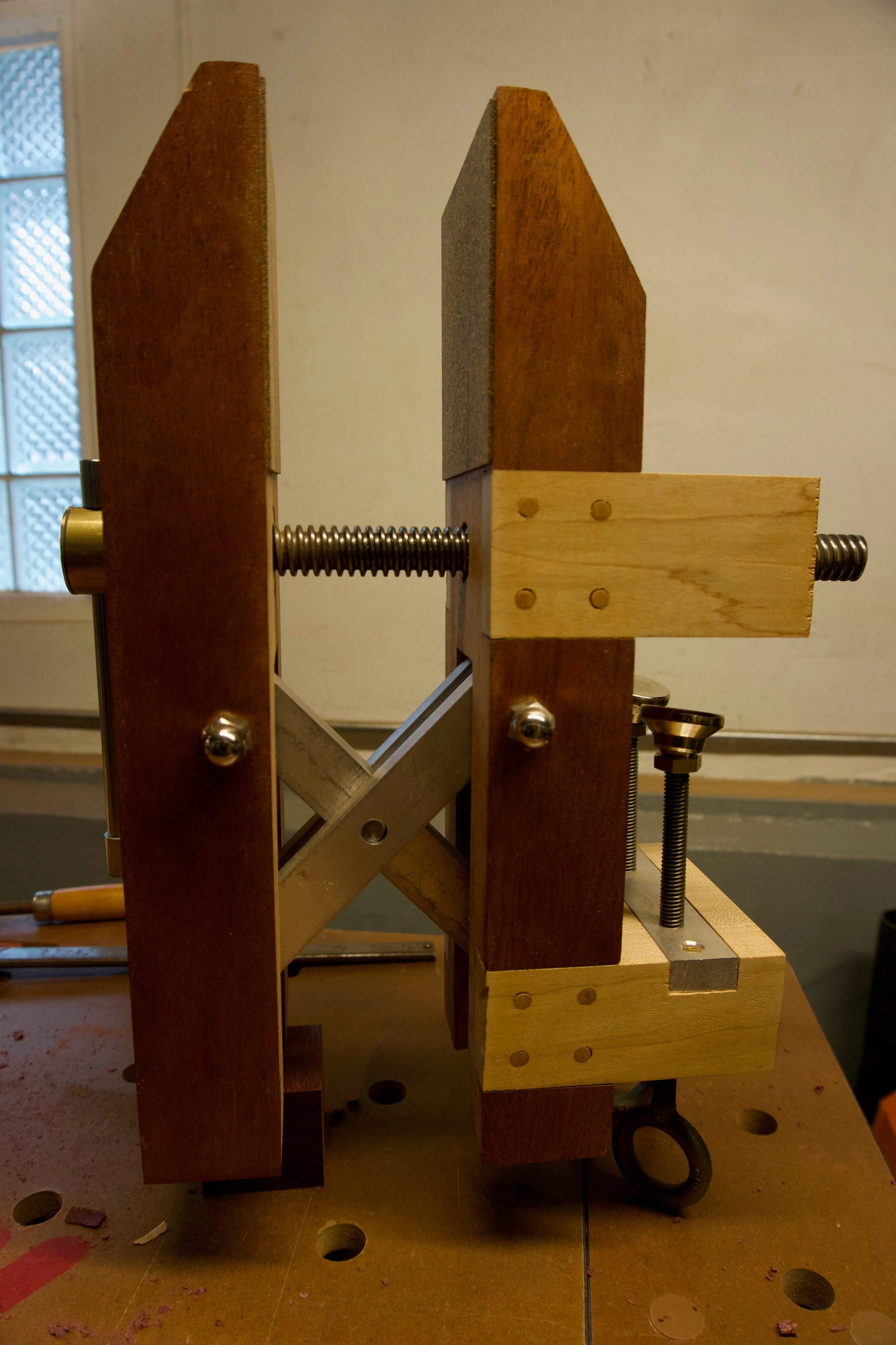High-vise, side